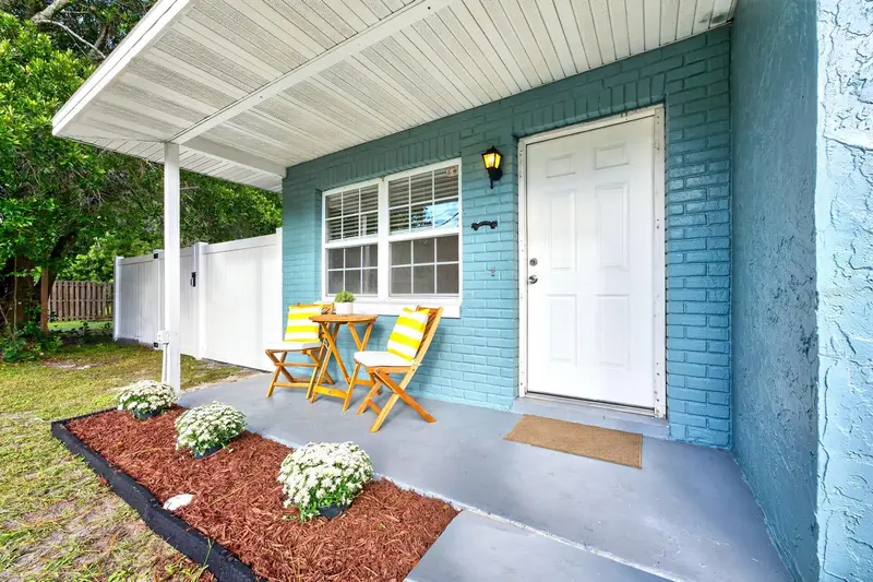 543 Hibiscus Way #9c, FL
