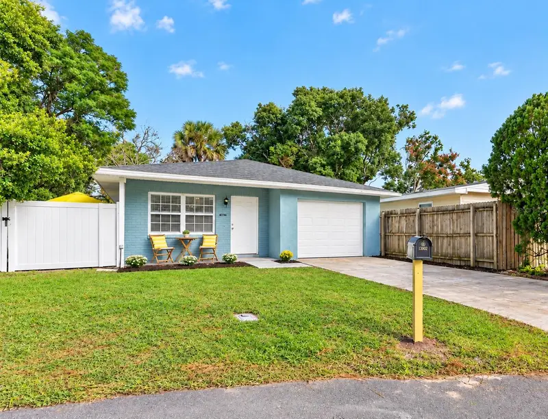 543 Hibiscus Way #9c, FL