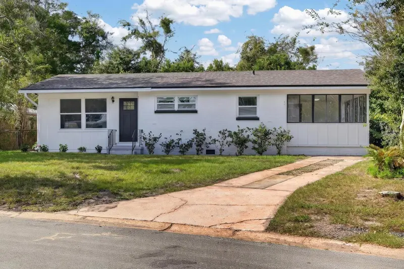 301 Chapel Rd, FL