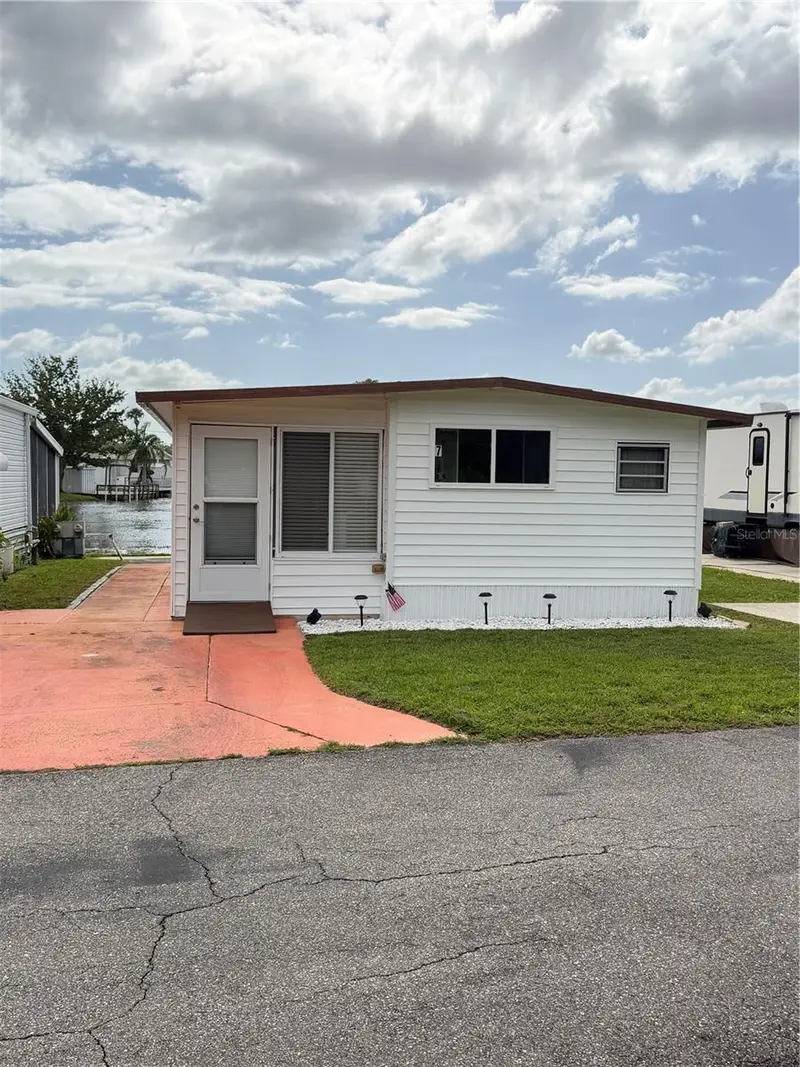 7 Pine Dr, FL