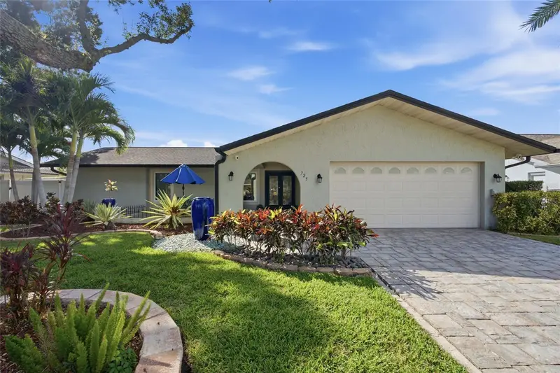 725 Del Oro Dr, FL