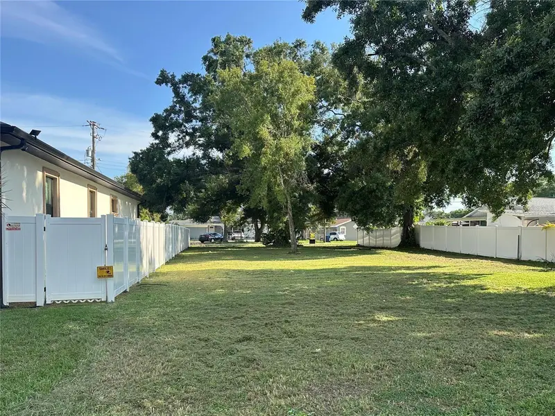 2710 W Lake Ave, FL