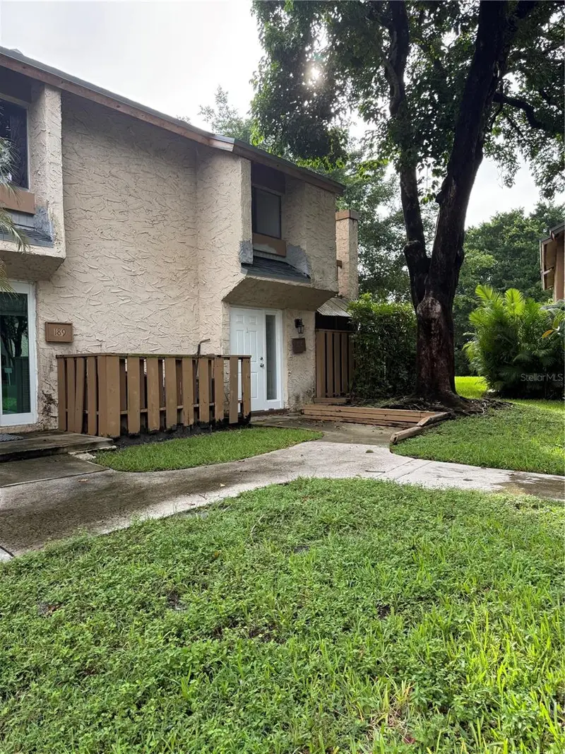 191 Wimbledon Lake Dr, FL