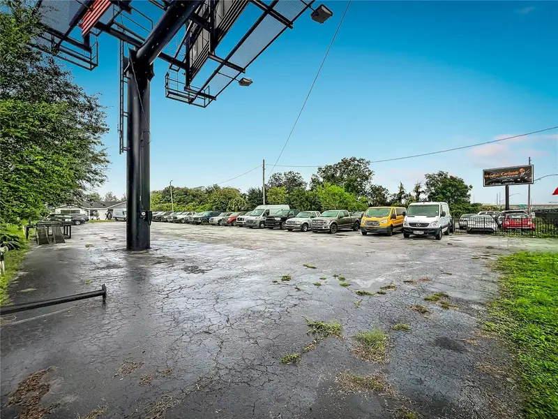 690 N Semoran Blvd, FL