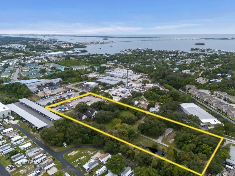 109 Old Oak Ln, FL
