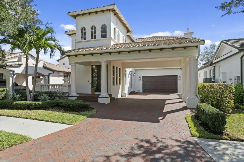 6123 Yeats Manor Dr, FL