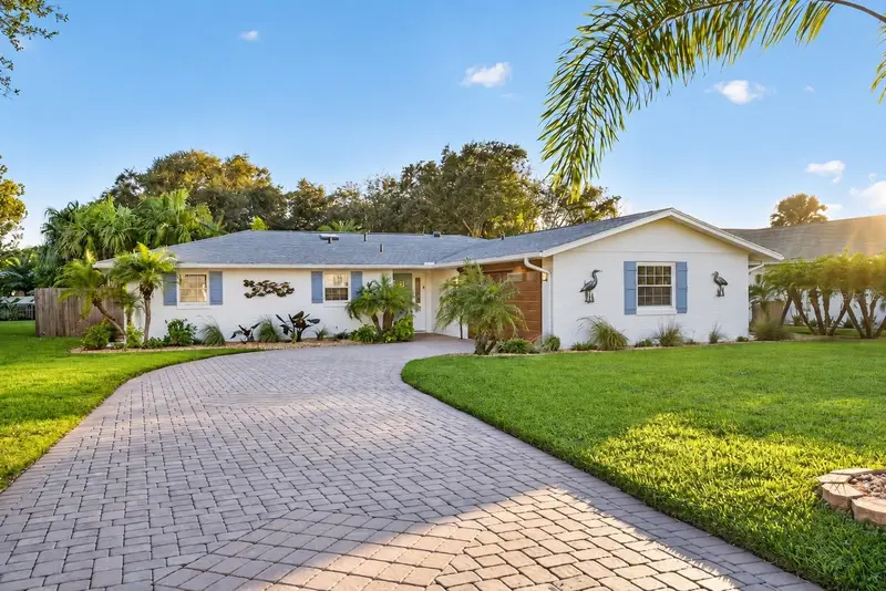 110 Cunningham Dr, FL