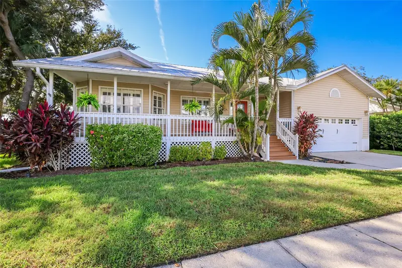 1513 43rd Avenue Dr W, FL