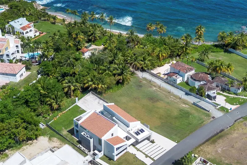 13 Hoon Shell Road | Surfside, PR