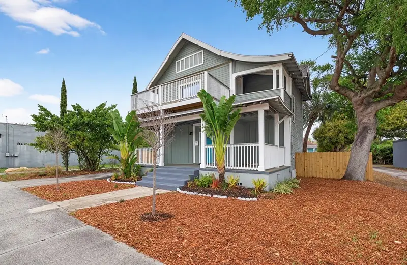 105 W Columbus Dr, FL