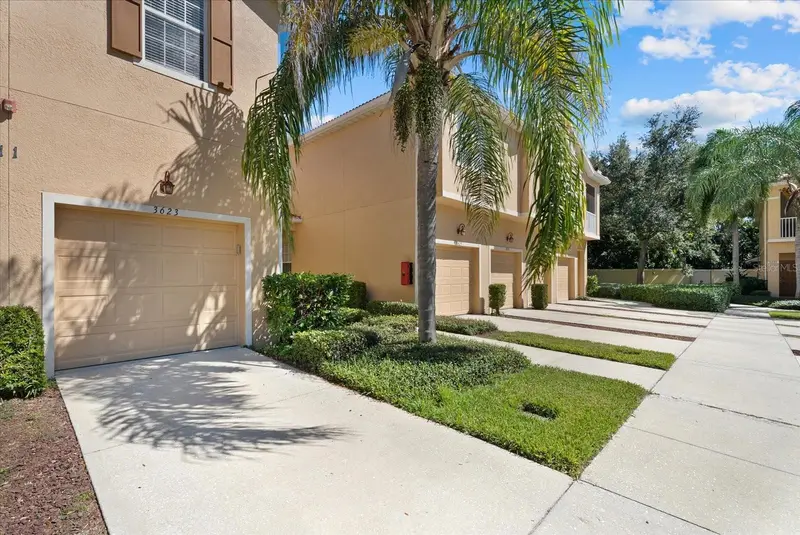 3623 Parkridge Cir #11-104, FL