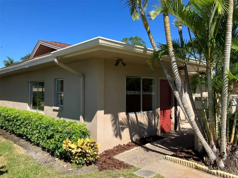 2460 Laurelwood Dr #E, FL
