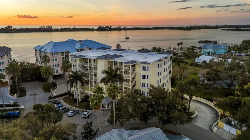 232 Hidden Bay Dr #303, FL
