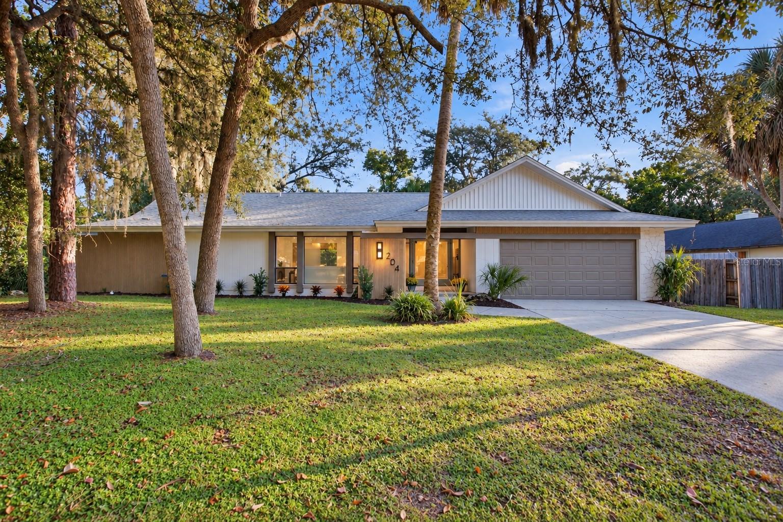 204 W Ridgewood Ct, FL