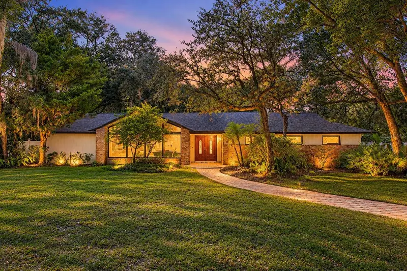 Markham Woods Corridor listing