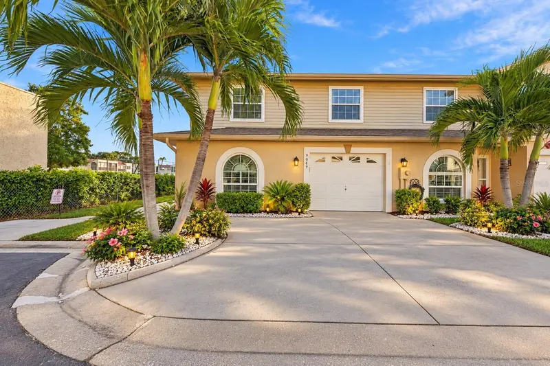 9049 Antigua Dr, FL