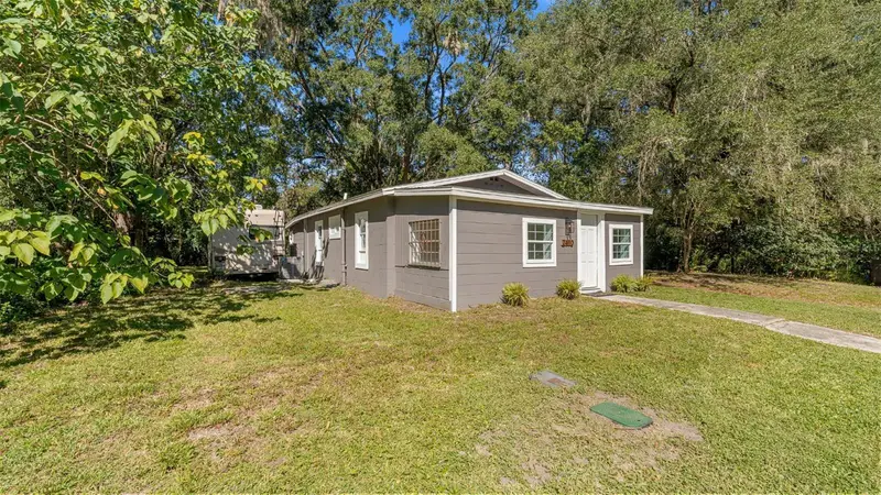 2410 Ne 3rd Pl, FL