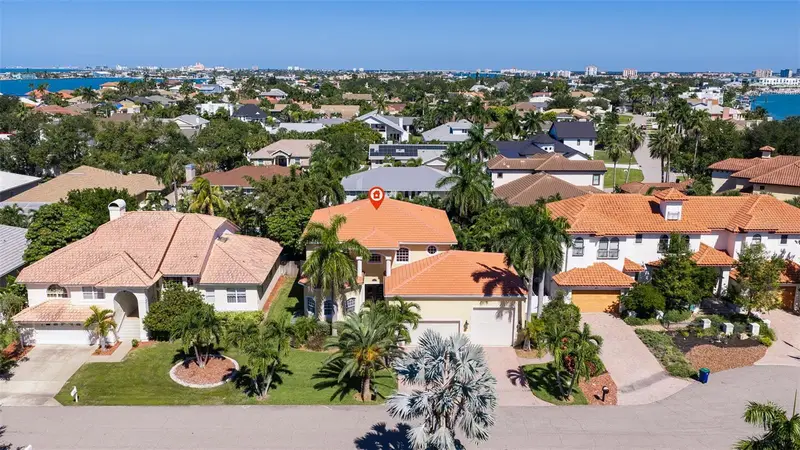 647 Santa Maria Dr, FL