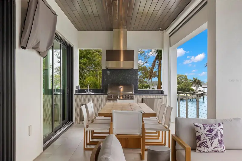Largo listing