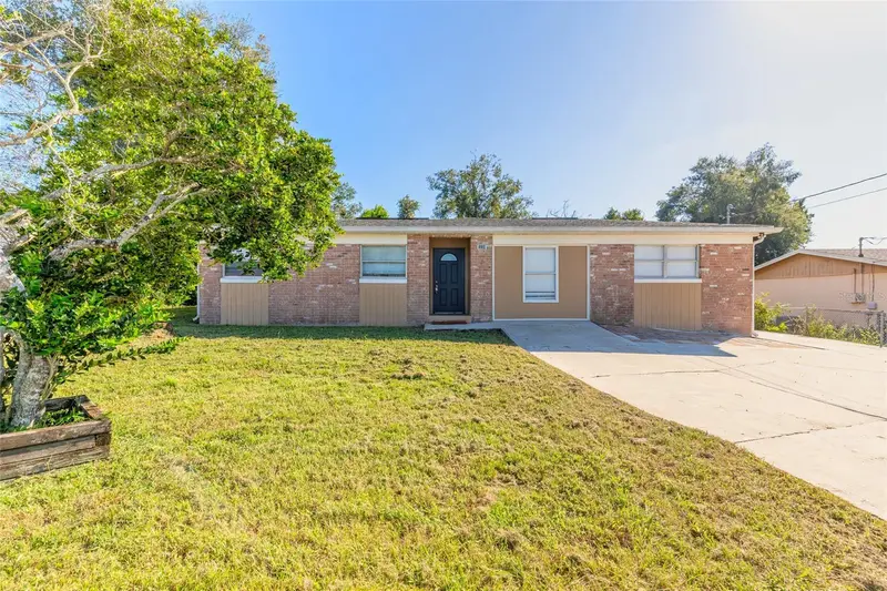 228 E Holly Dr, FL