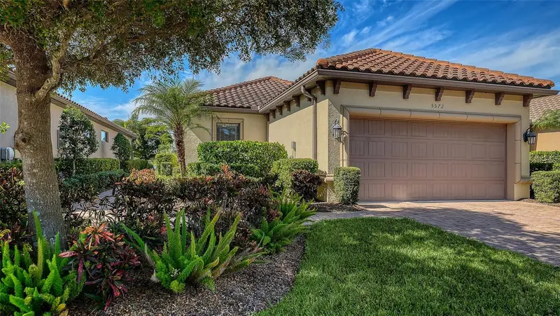 5572 Sentiero Dr, FL