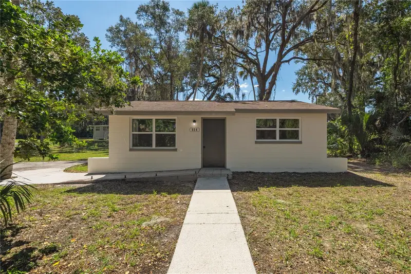 654 Ne 2nd St, FL
