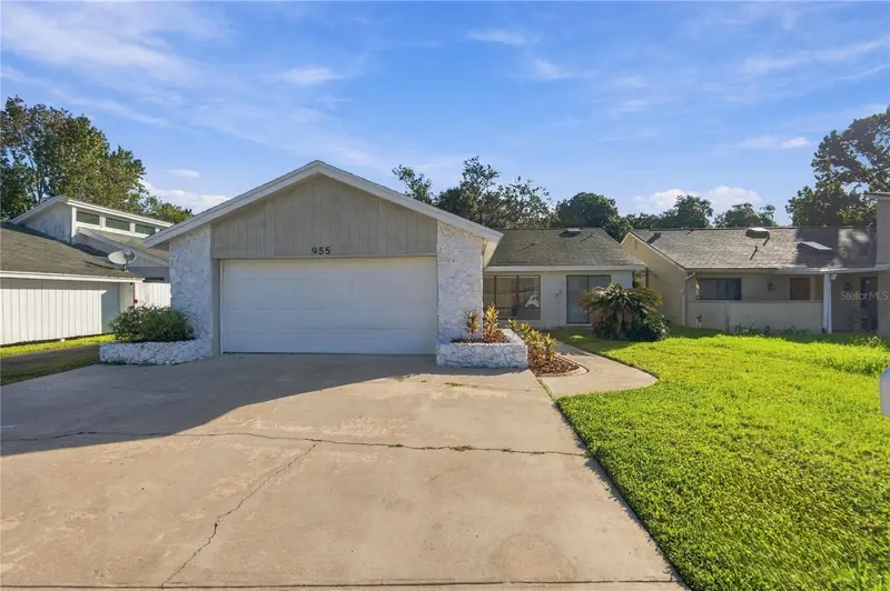955 Wedgewood Dr, FL