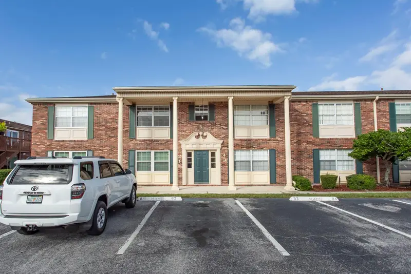 1920 E Edgewood Dr #B2, FL