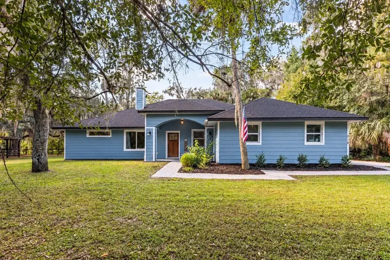 218 Whitcomb Dr, FL