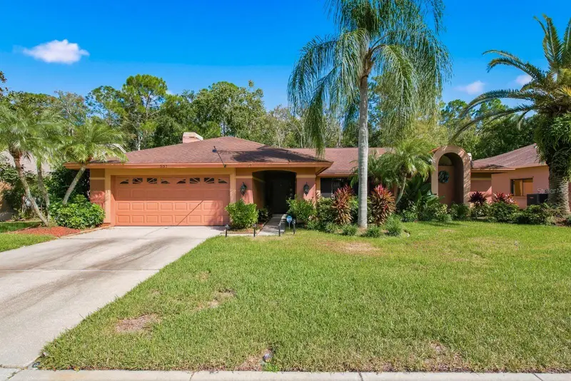537 Centerwood Dr, FL
