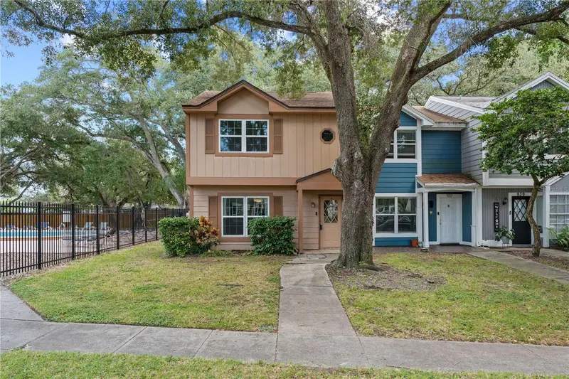 935 Hamilton Ct, FL