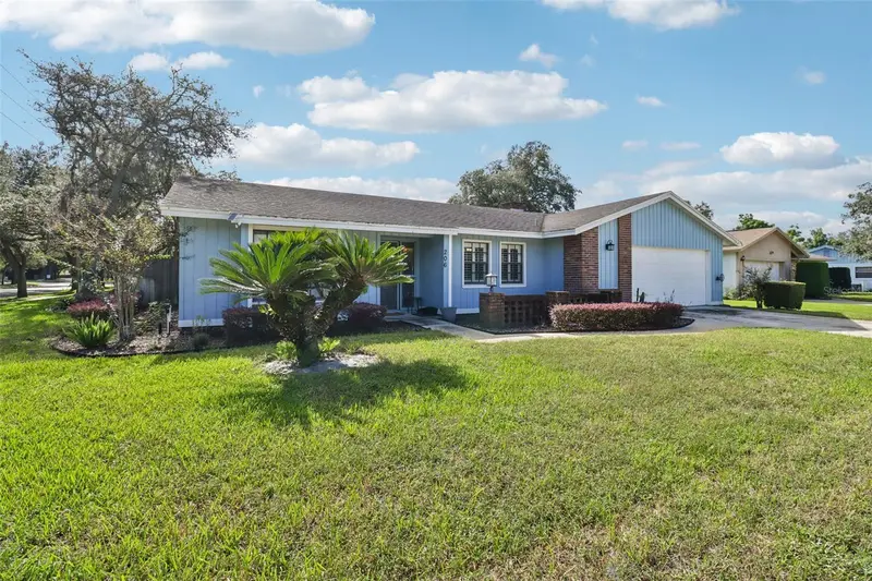 206 Harrogate Pl, FL