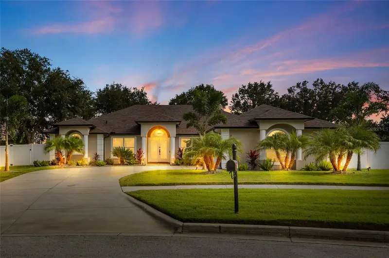 987 Princeton Dr, FL