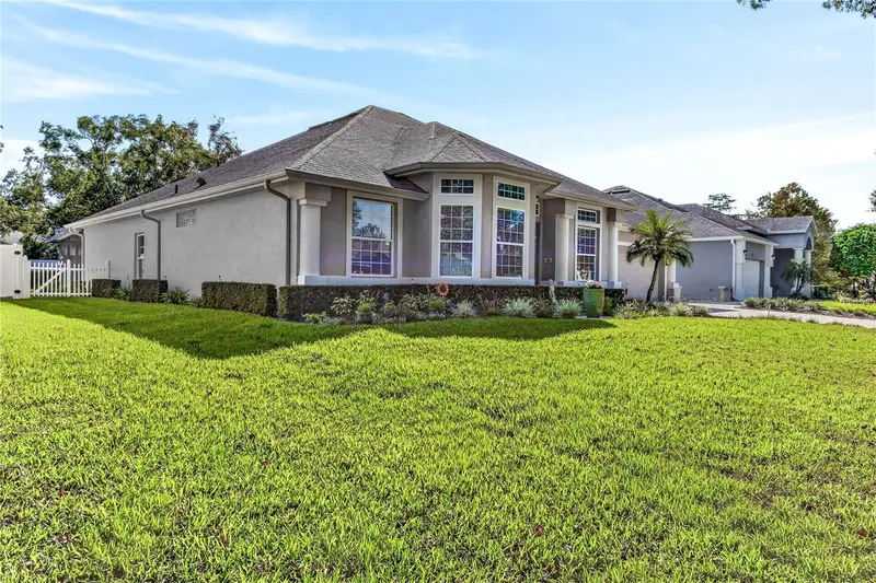813 Kingsbridge Dr, FL