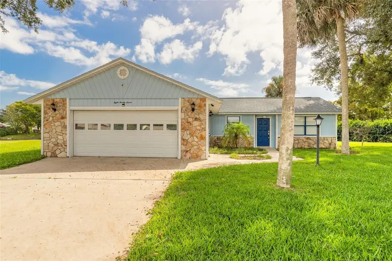 827 Pine Tree Ct, FL