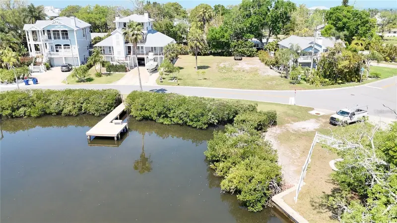 231 Lagoon Dr, FL
