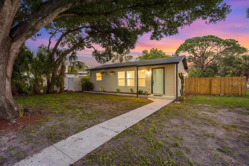 6948 Dartmouth Ave N, FL