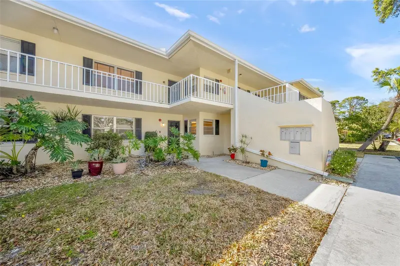 7860 Palm Aire Ln #105, FL