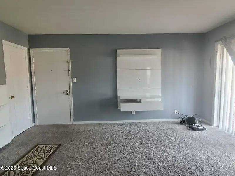 125 E Colonial Court D, FL