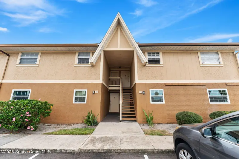 111 Bristol Lane 111, Melbourne, Fl 32935, FL