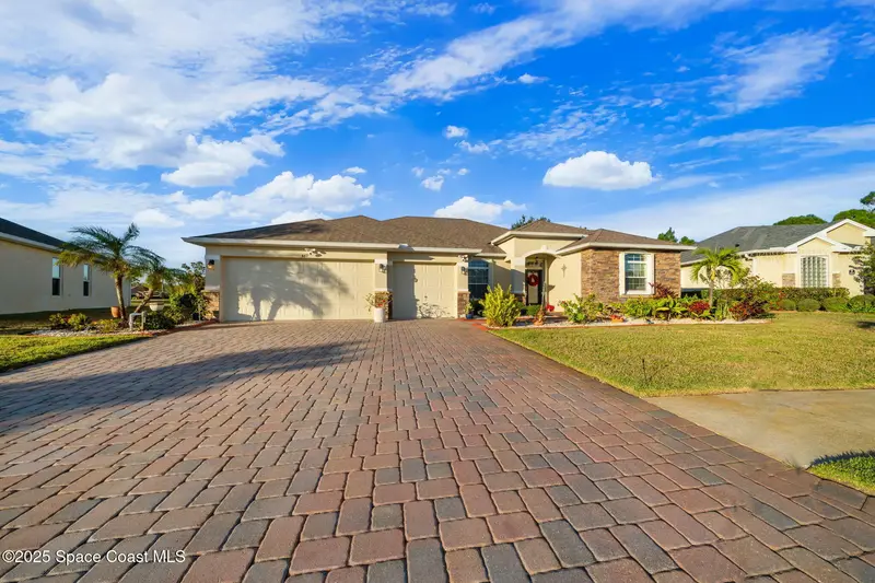 Bayside Lakes listing