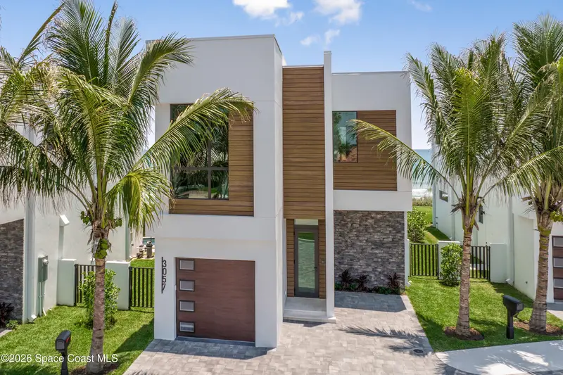 Harbor Island Beach Club listing