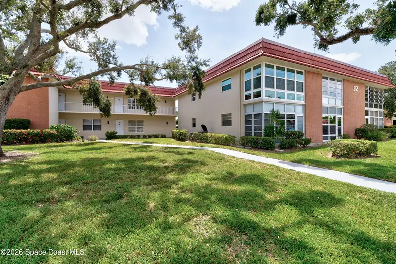 32 Pine Arbor Lane 205, Vero Beach, Fl 32962, FL