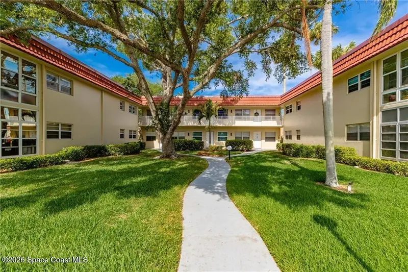 17 Vista Palm Lane 201, Vero Beach, Fl 32962, FL