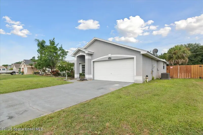 897 Hunters Creek Drive, Melbourne, Fl 32904, FL
