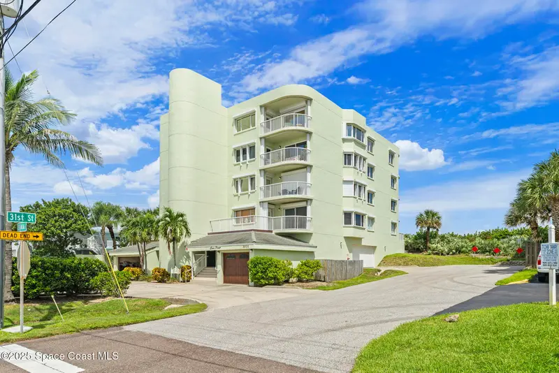 3031 S Atlantic Avenue 302, FL