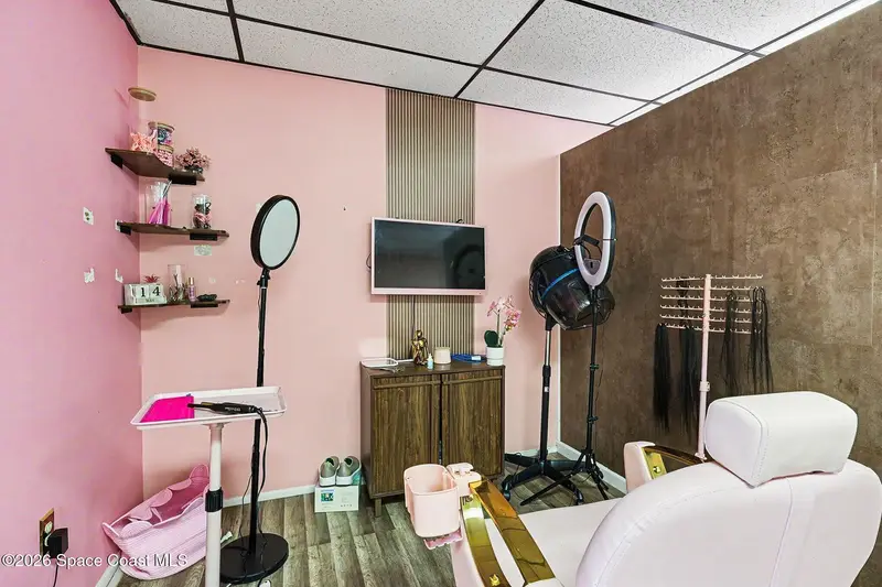 102 Columbia Drive 208, FL