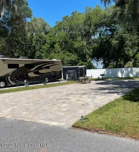 25075 Ne 143rd Place, Fort Mccoy, Fl 32134, FL