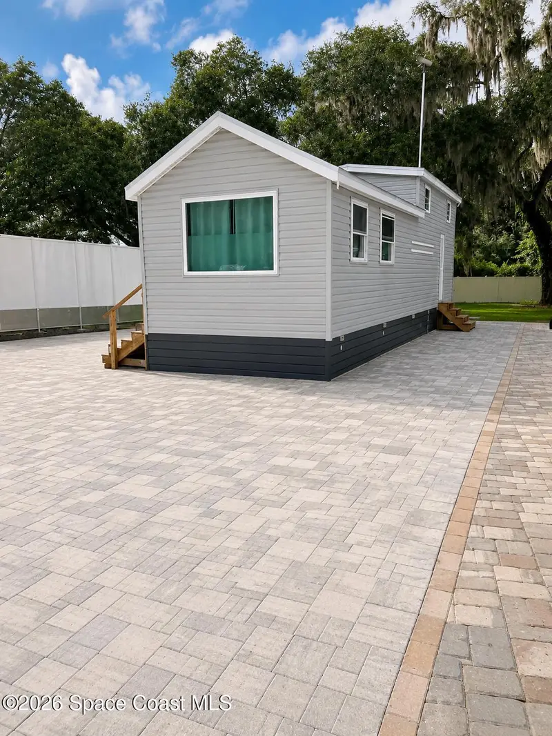 25091 Ne 143rd Place, Fort Mccoy, Fl 32134, FL