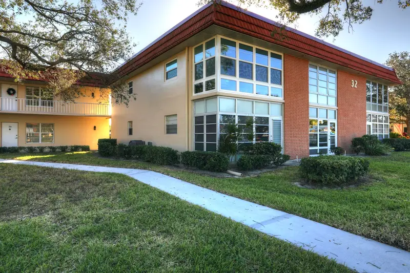 32 Pine Arbor Lane 205, Vero Beach, Fl 32962, FL